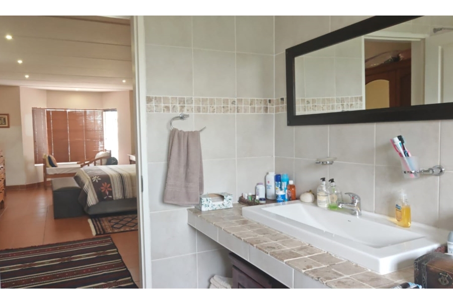6 Bedroom Property for Sale in Vaaldam SH Free State